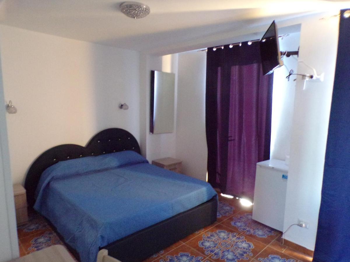 Nuova Aurora Rent Rooms Roccalumera Extérieur photo