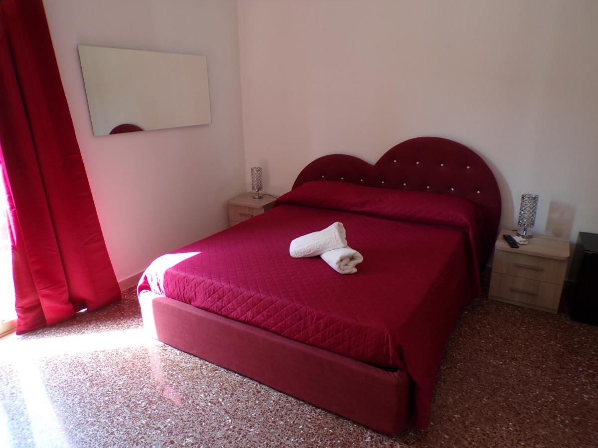 Nuova Aurora Rent Rooms Roccalumera Extérieur photo