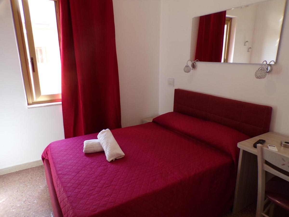 Nuova Aurora Rent Rooms Roccalumera Extérieur photo