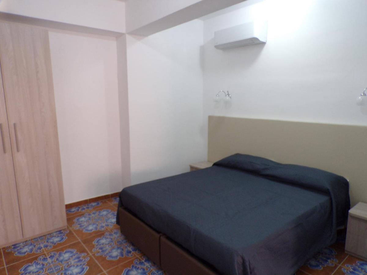 Nuova Aurora Rent Rooms Roccalumera Extérieur photo