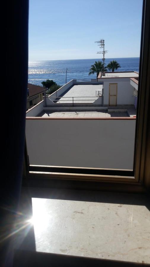 Nuova Aurora Rent Rooms Roccalumera Extérieur photo