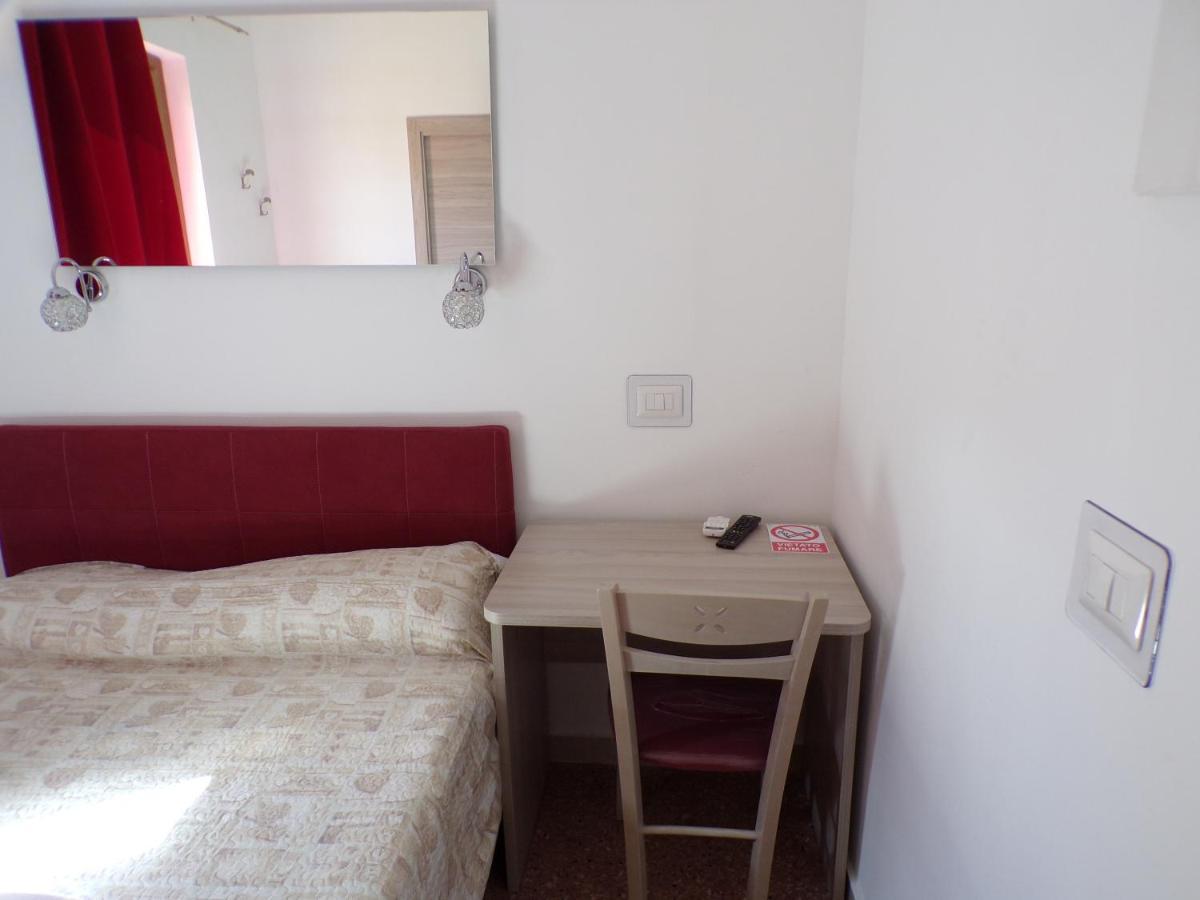 Nuova Aurora Rent Rooms Roccalumera Extérieur photo