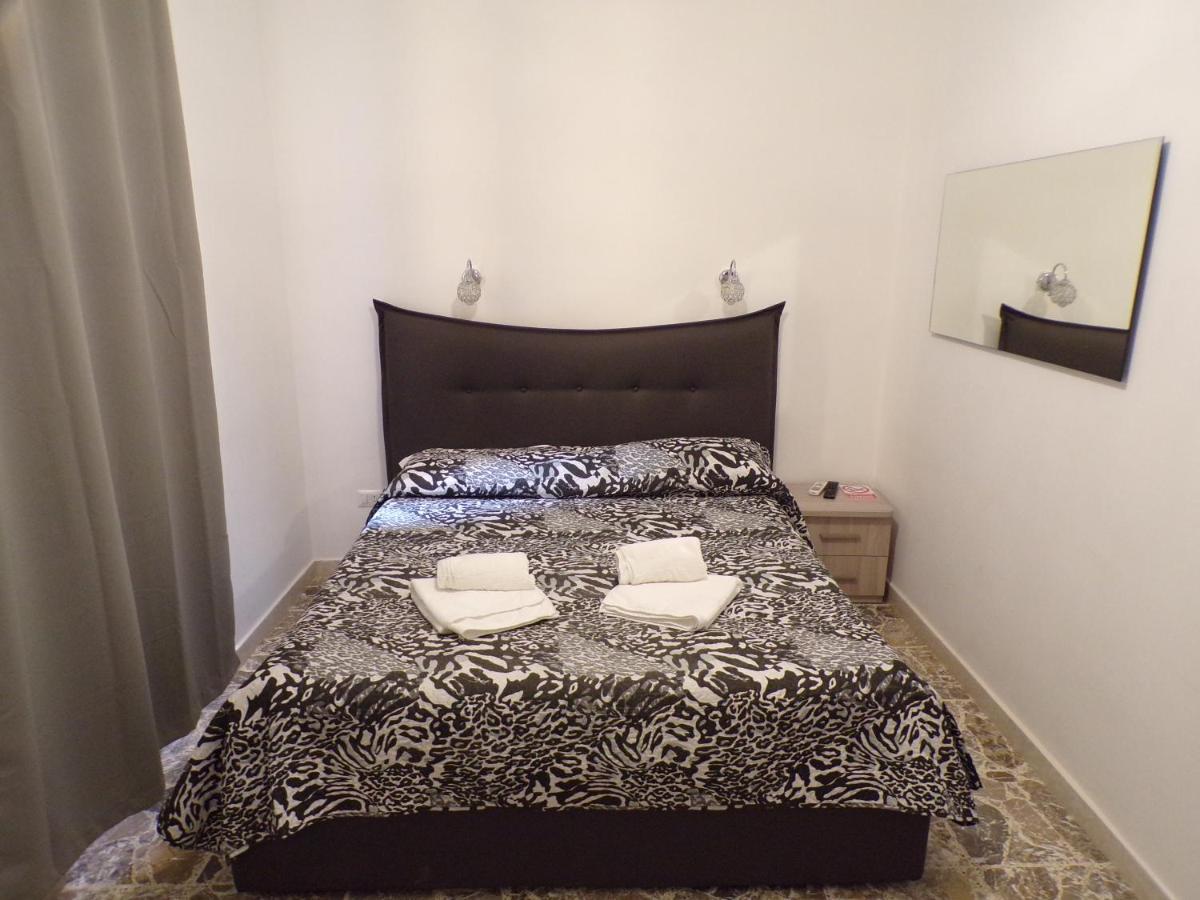 Nuova Aurora Rent Rooms Roccalumera Extérieur photo